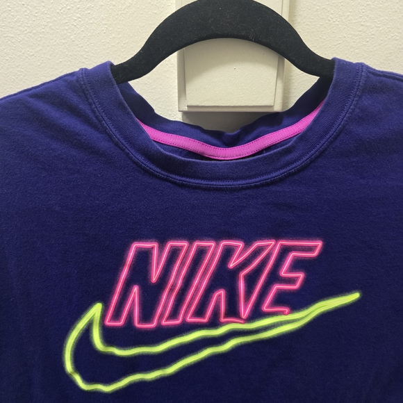 Nike Sportswear Neon Graphic Crop Top - Picture 2 of 7